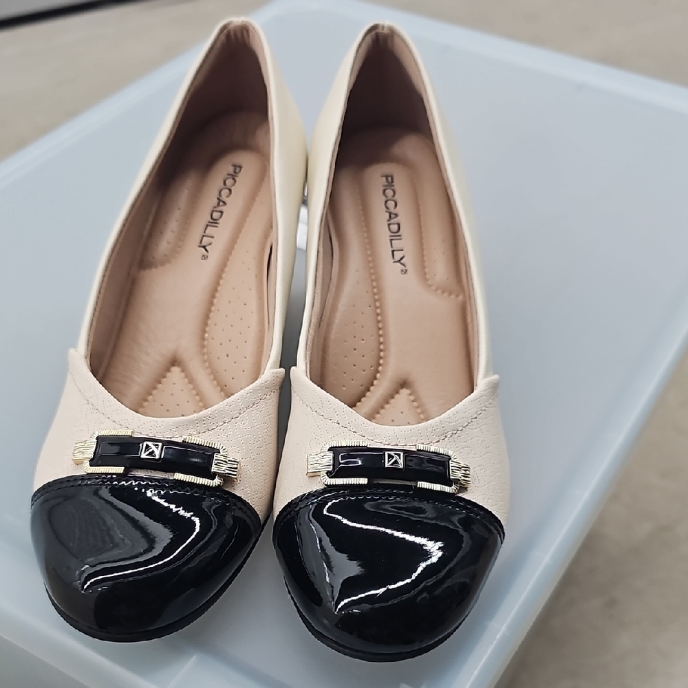Women's Cream and Black Heels
